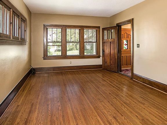3rd image of 3453 35th Ave S