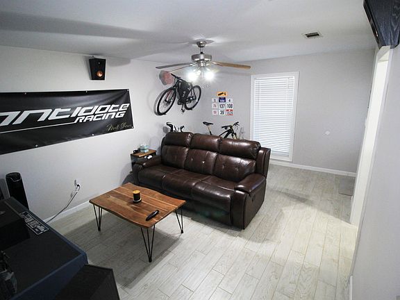 4th image of 8823 Asphodel St