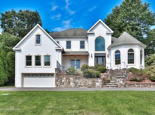 16 Crescent Dr, Elmsford, NY 10523