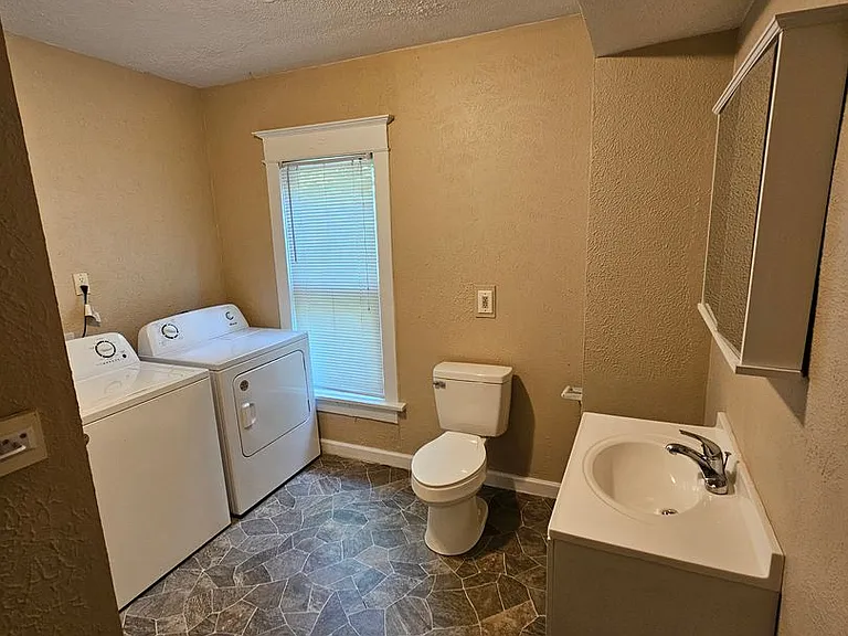 519 Howard St — Photo 13