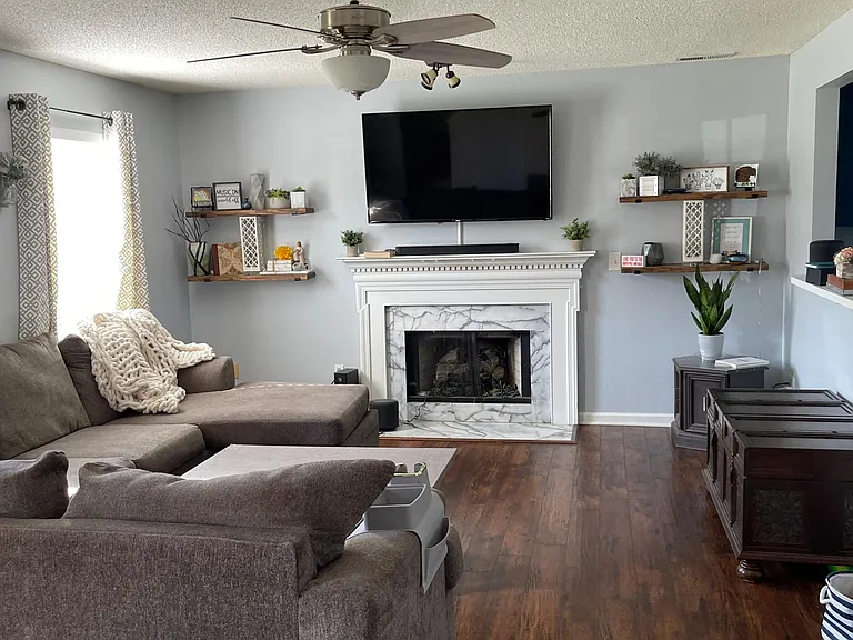 4004 Arnst Way — Photo 2