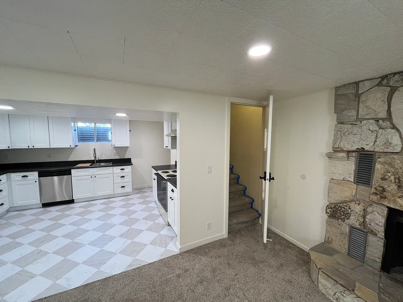 3 bed, 1300 sqft, $1,800 — Photo 2