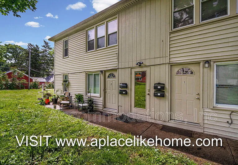 563 S Ash Ave #3 — Photo 2