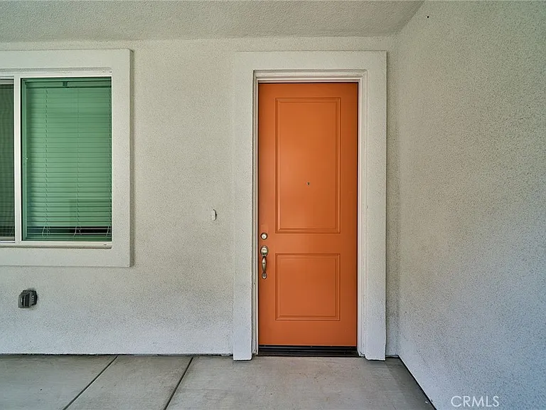 1672 Cayton Loop — Photo 2