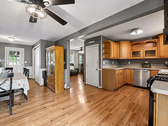 4th image of 107 5th St SW