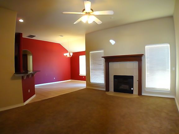 3rd image of 805 Caroline Dr