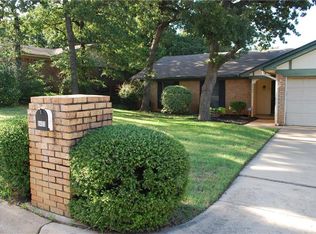 8405 Brookview Dr, North Richland Hills, TX 76182