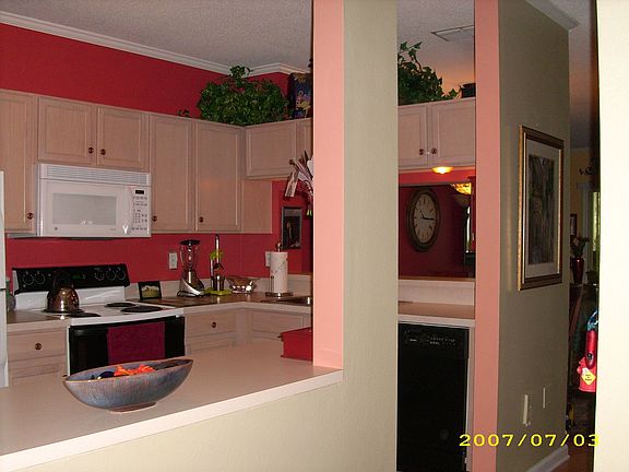 Enter frt. door Kit/foyer