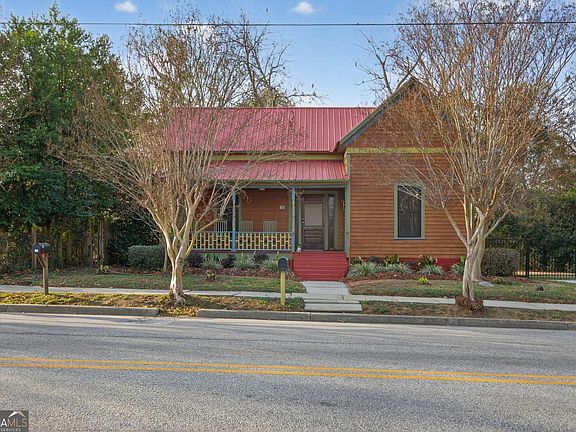 2nd image of 33 Main St