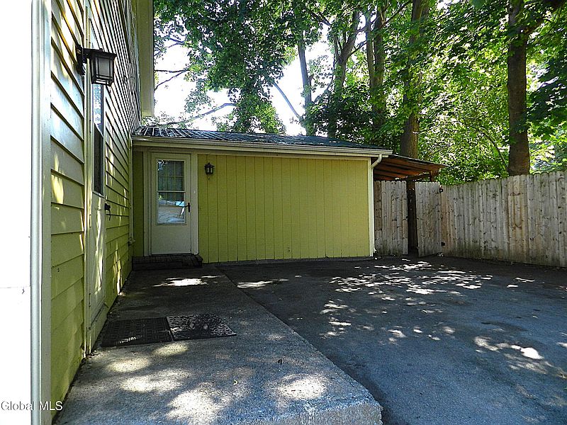 3rd image of 37-39 2 nd Street