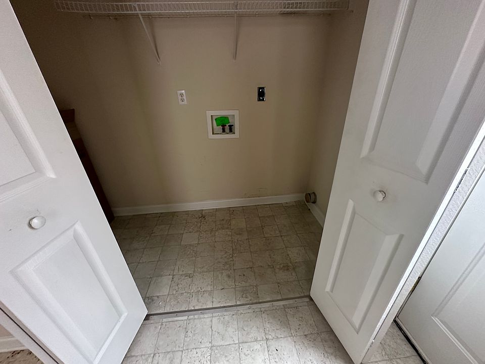 1st image of 202 Central Ct