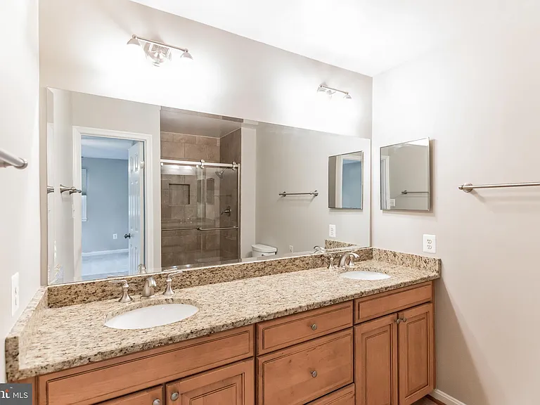5335 Lake Cove Ct — Photo 18