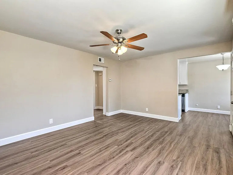 3620 Frenzel Cir — Photo 3