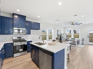 528 N 4th St, La Porte, TX 77571