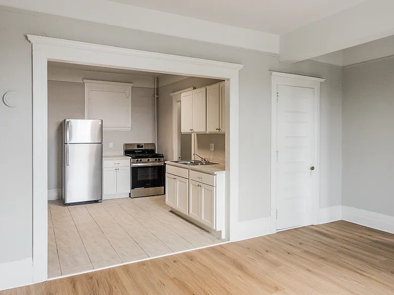 Pasadena Apartments — Photo 5