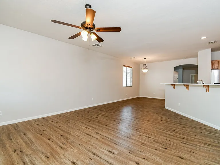1062 E Nickleback St — Photo 4