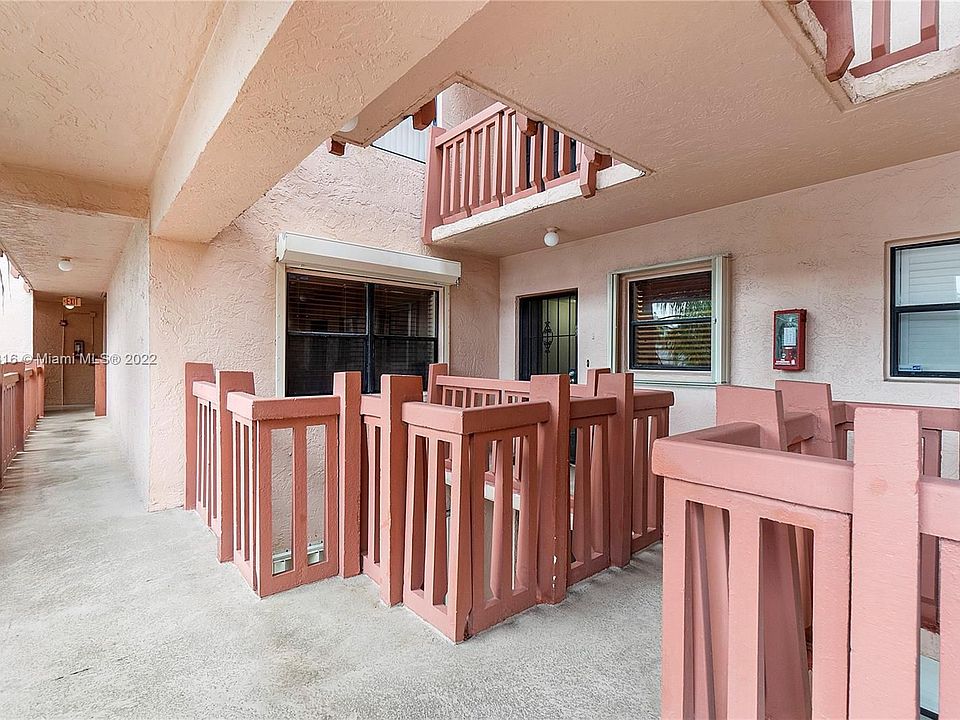 1st image of 1021 Mockingbird Ln APT 216