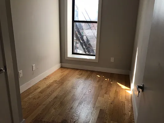 Rented by Premier Metro Realty Corp | media 30