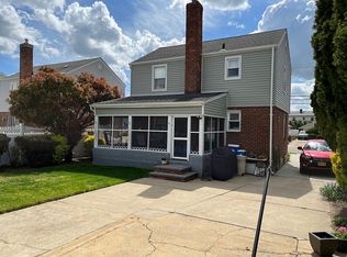 358 Latham Rd, Mineola, NY 11501