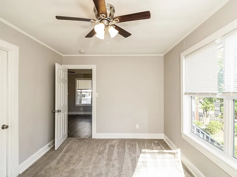 572091_019_living_room_13157719.jpg