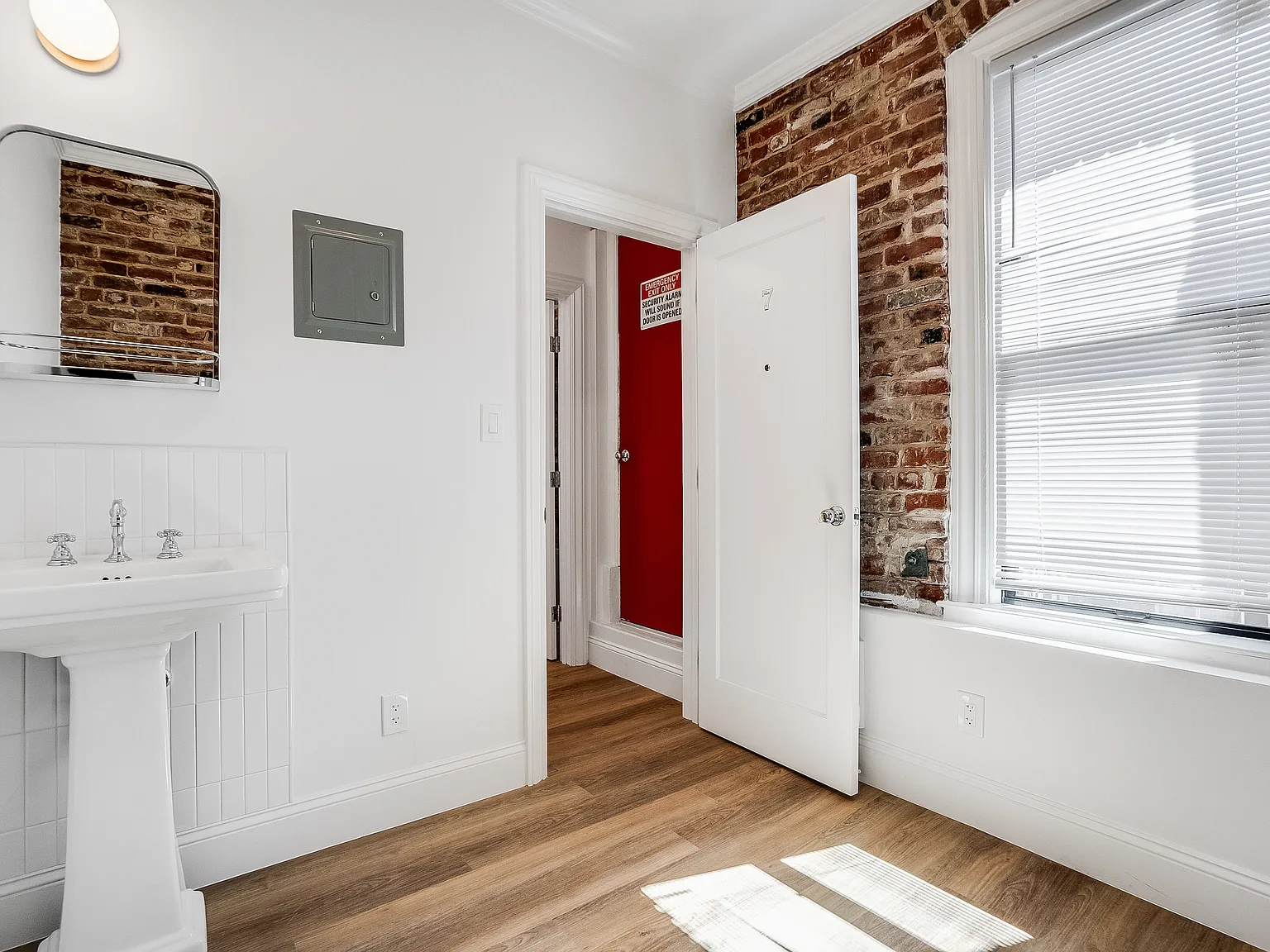 673 Broadway — Photo 3