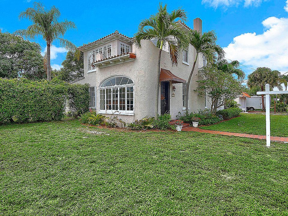 1st image of 1918 N Lakeside Dr