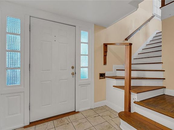 4th image of 6310 Fontainebleau Dr