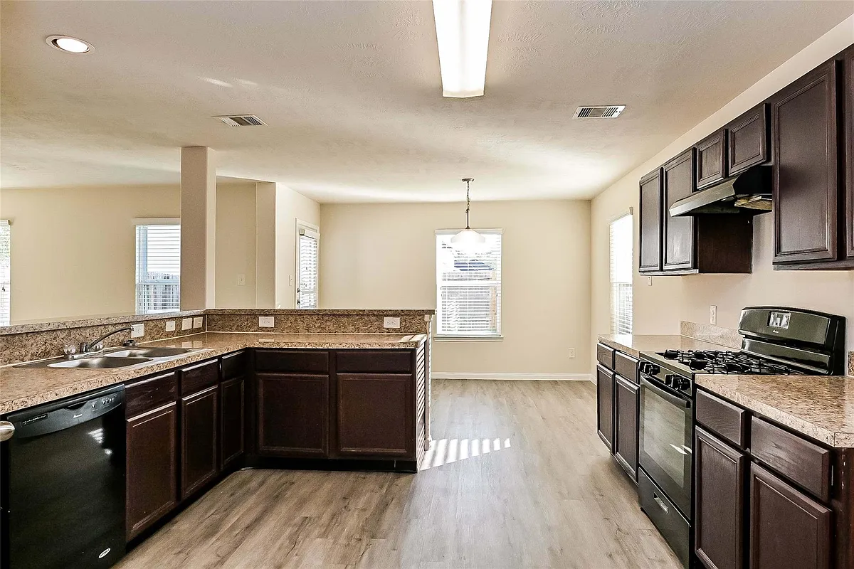 Building Photo - 715 N Ella Creek Dr