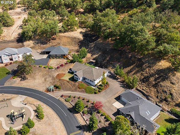 5th image of 1793 NE Rocky Dr