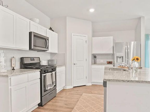 4th image of 772 Gold Finch Way