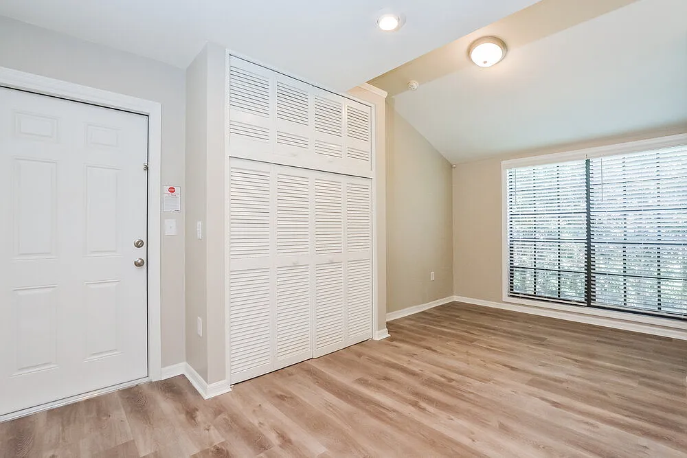 3 bed, 3.0 bath, 2315 sqft, $2,035 — Photo 4