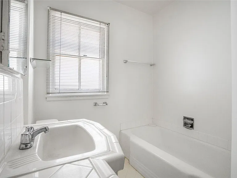 8551-8561 Holloway Dr — Photo 8