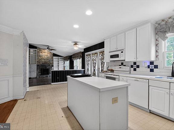 3rd image of 7317 Olive Tree Ct