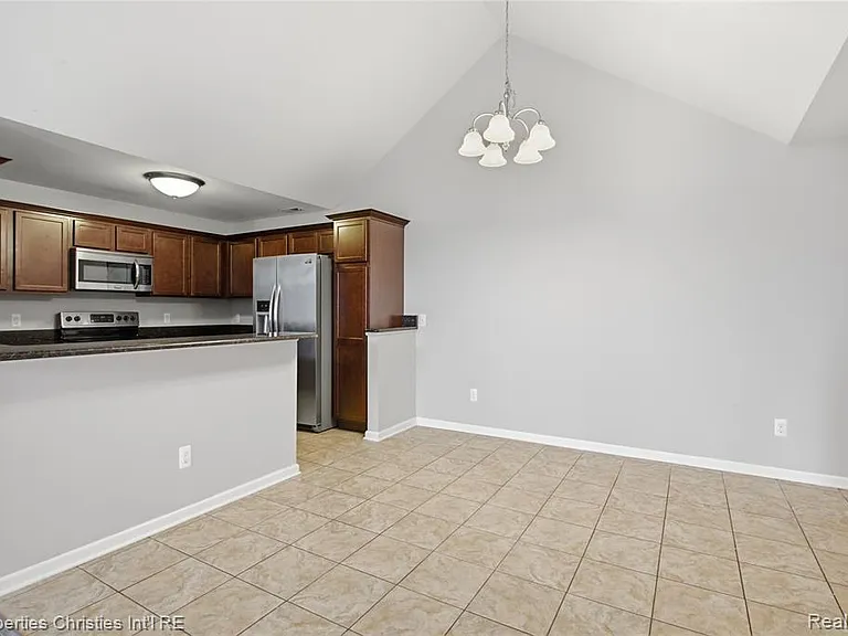 8413 Heywood Cir — Photo 7