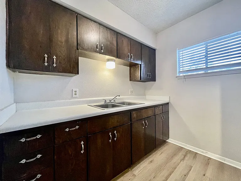 126 Scott St — Photo 4