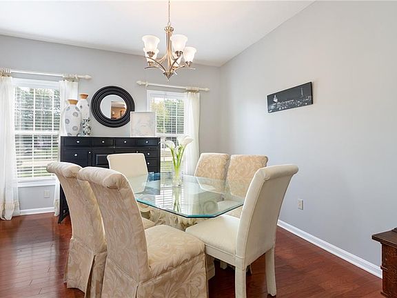 3rd image of 5285 Berkshire Dr