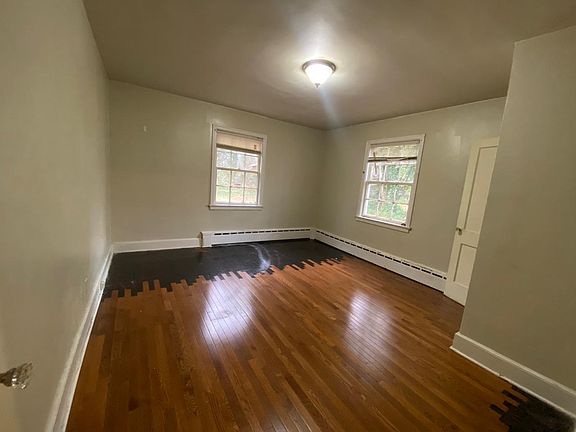 3rd image of 713 E Warren St #1