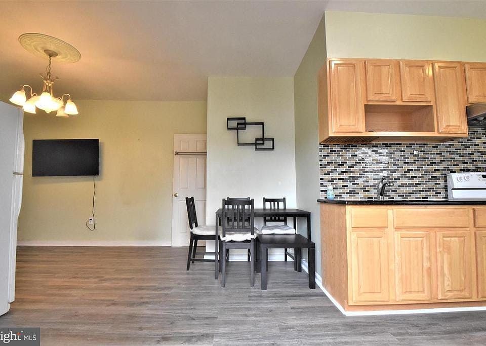 1st image of 1224 Summer St #1