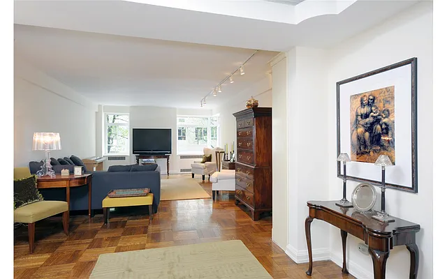 Sold by Douglas Elliman | media 24