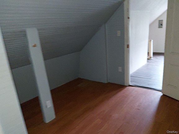 5th image of 424 Willett Avenue