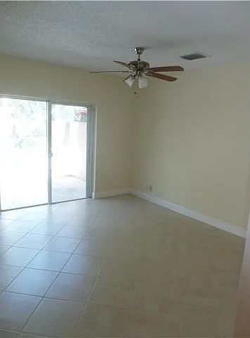 10525 NW 57th Ct — Photo 7