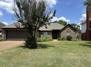 6470 Stone Lake Dr, Memphis, TN 38135
