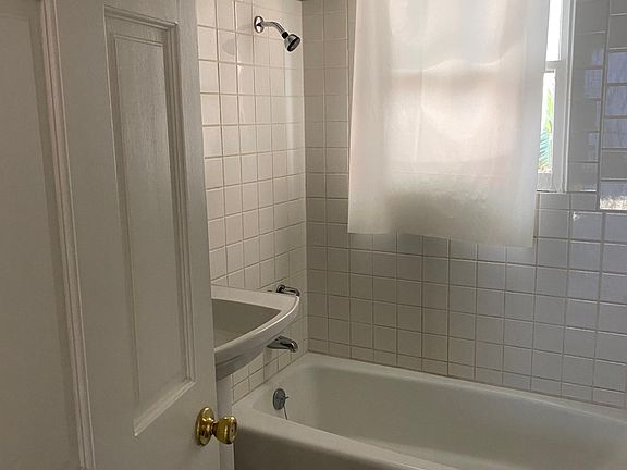 3rd image of 1059 E Valley Pkwy APT A