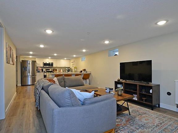 3rd image of 1132 Grand Ave Unit 3