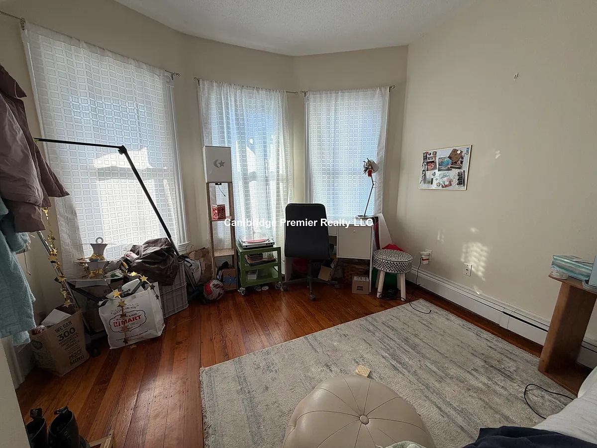 Photo 1 of 13 - 70 Winchester St #2 - Medford, MA Primary Photo - 70 Winchester St #2