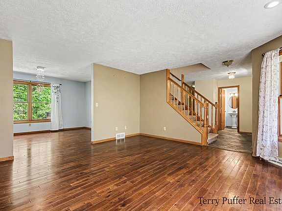 5th image of 12080 Pine Cone Dr NE