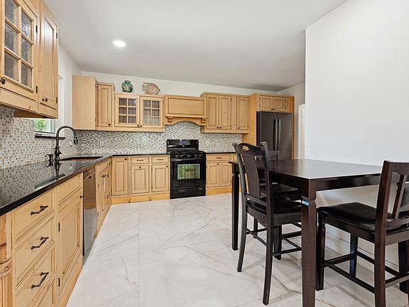 5th image of 2615 Colgate Lane