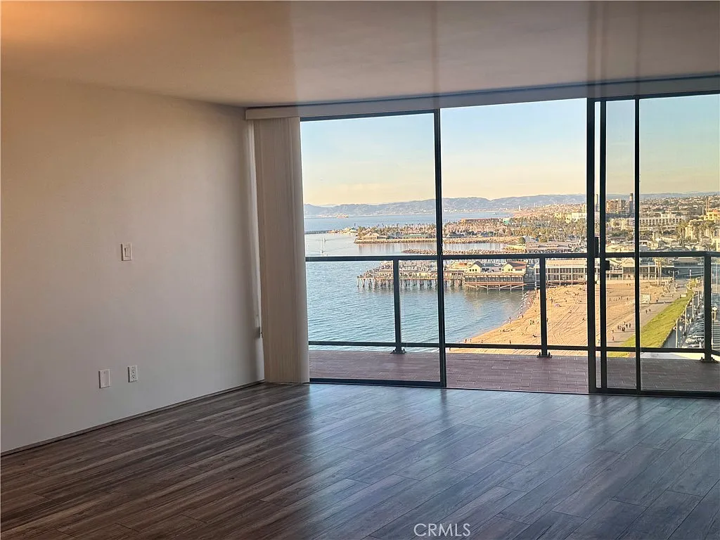 2 bed, 2.5 bath, 1246 sqft, $6,000 — Photo 2