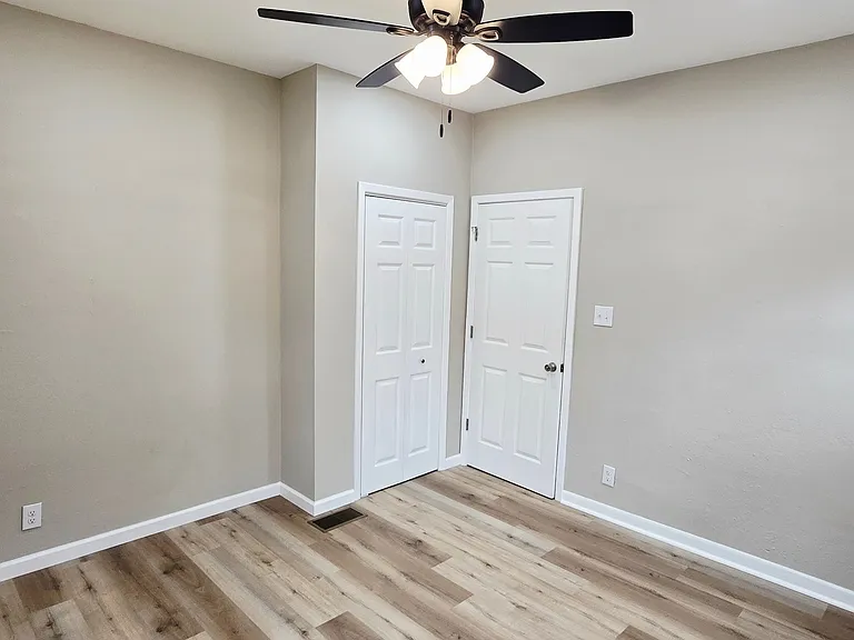 1308 W Walker St — Photo 12