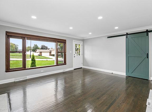 5th image of 8021 W 91st St